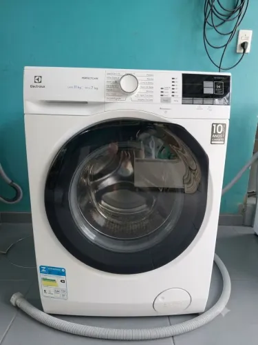 Lava e Seca Electrolux 11Kg Perfect Care Inverter com Água Quente/Vapor (ENTREGA GRATIS)