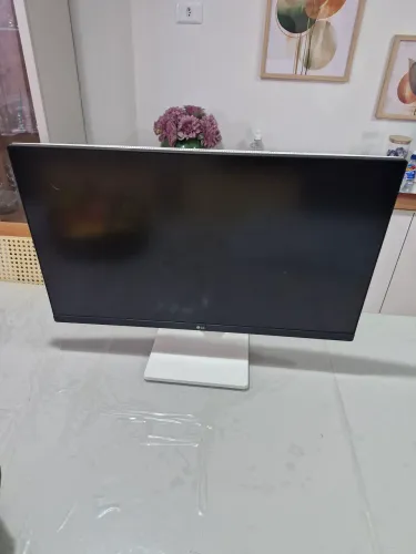 Monitor 4k Ultrafine 27 polegadas Ips - tela quebrada para aproveitamento das peças