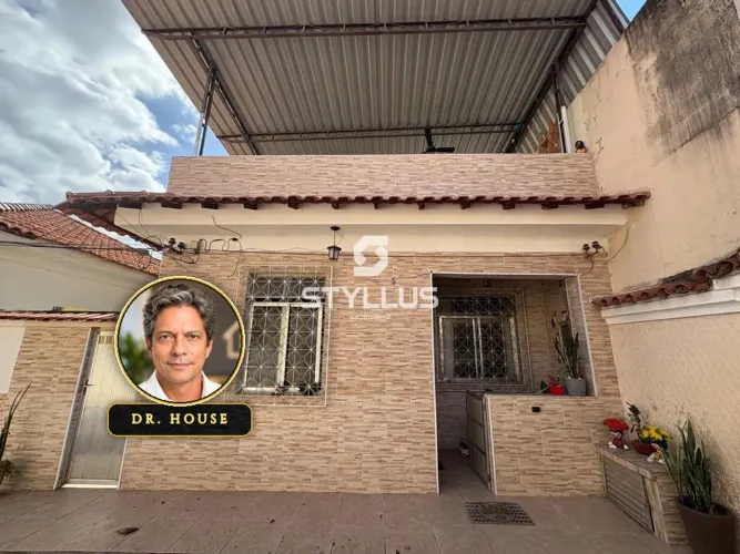Casa de Vila Linear Reformada na Abolição com Terraço e Vaga! M34Y