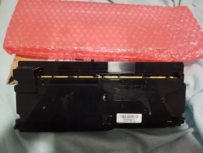Fonte de PlayStation 4 Slim PS4