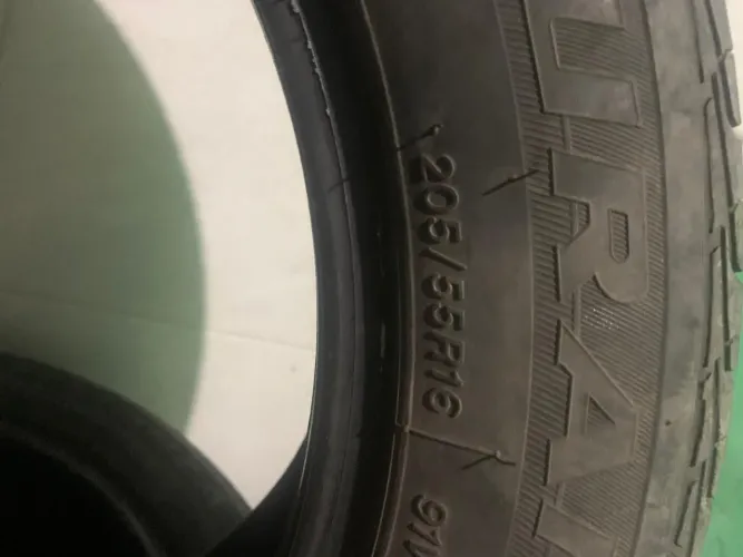 Vendo 4 pneus 16 meia vida,um home terceiro,som automotivo