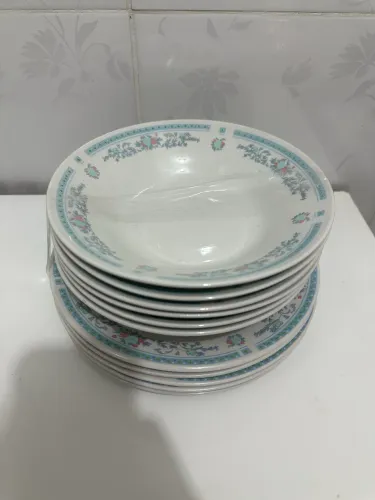 Conjunto com 11 Pratos Fundos de Louça