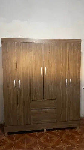 armário quarto 3 portas e 2 gavetas. 1 ano de usado, ótimo estado!