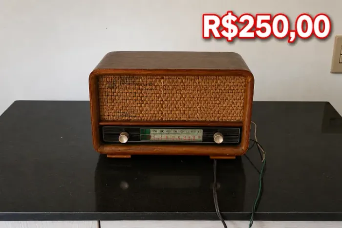 Rádio Antigo de Madeira Vintage