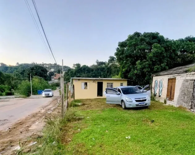 Vende -se um terreno de esquina pronto para morar com dóis cômodos e banheiro construído
