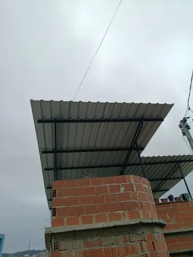 Telha com estrutura