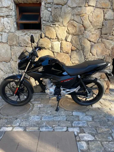 Moto disponível para aluguel