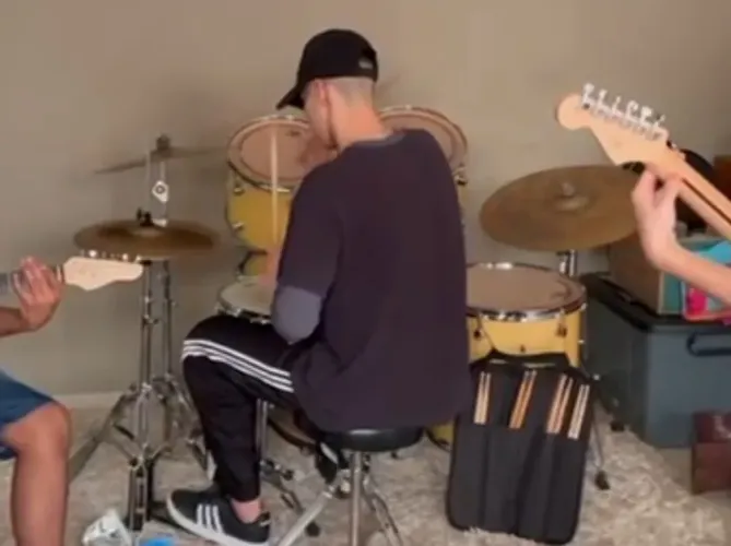 Bateria Planet+Kit pratos Sabian+Pedal duplo