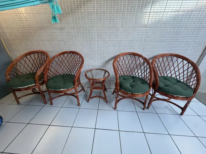 Jogo de Cadeiras e Mesa