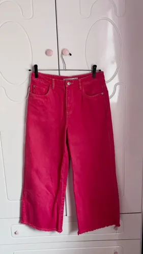 calça jeans vermelha lefties