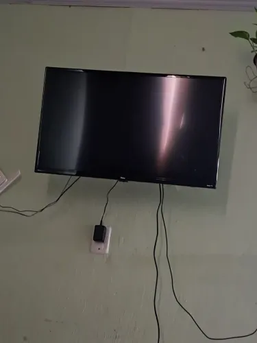 VENDO Smart TV Philco 32" Roku TV - Wi-Fi, Apps Integrados - R$ 700,00