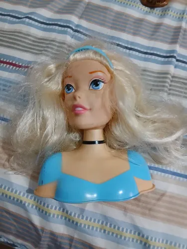 Boneca Disney princesas obs sem acessórios