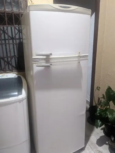 Geladeira 360L