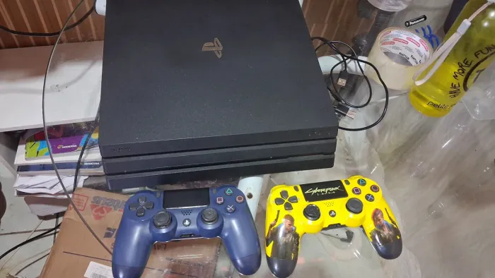 Ps4 pro 1 terá +2controles e vários jogos