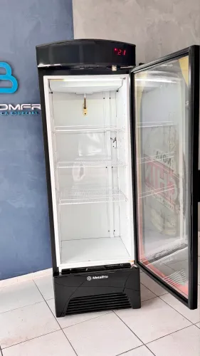 Cervejeira Semi Nova Metalfrio 400L controlador digital +1 -2 -4 -6. Garantia de 8 mês