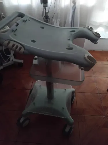 Mesa para ultrasonografia portátil
