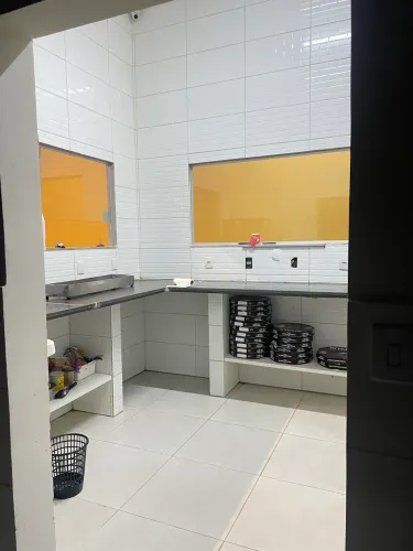 Vendo ou repasso pizzaria em funcionamento .