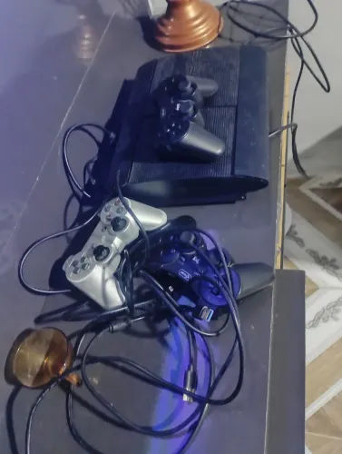 Playstation 3 desbloqueado com 3 controles