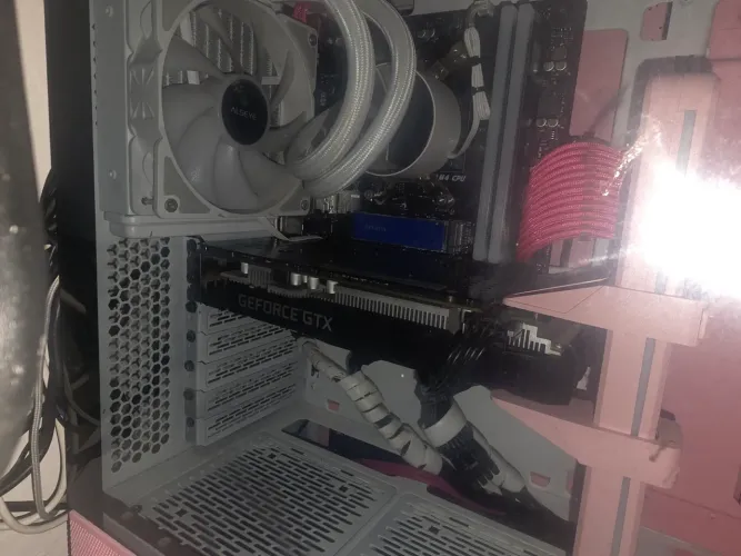 Placa de video Geforce GTX 1660ti funcionando perfeitamente