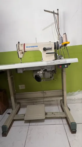 Máquina de Costura Industrial Reta Shanggong GC1-6 - Completa
