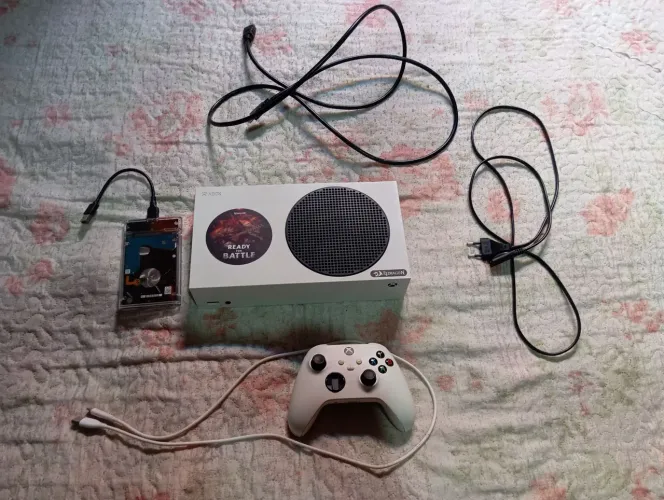 XBOX SERIES S USADO + HD EXTERNO DE 465gb