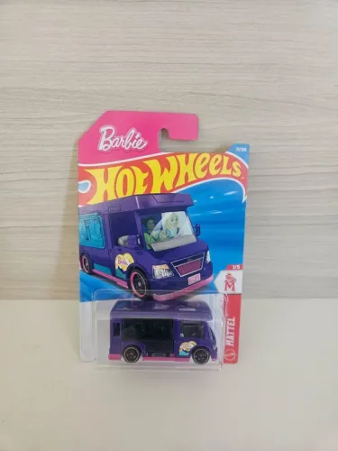 Hot Wheels temático - Ônibus da Barbie