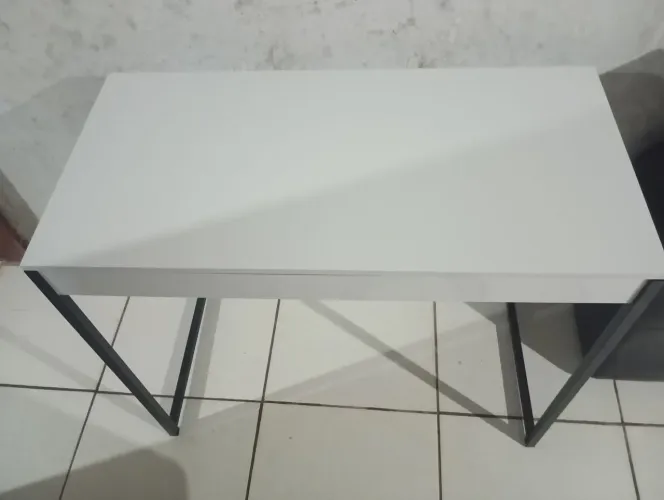 Mesa escrivaninha estilo industrial 90x45 Branca - 2 semanas de uso.