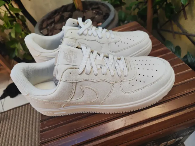 Tênis Nike branco novo 40