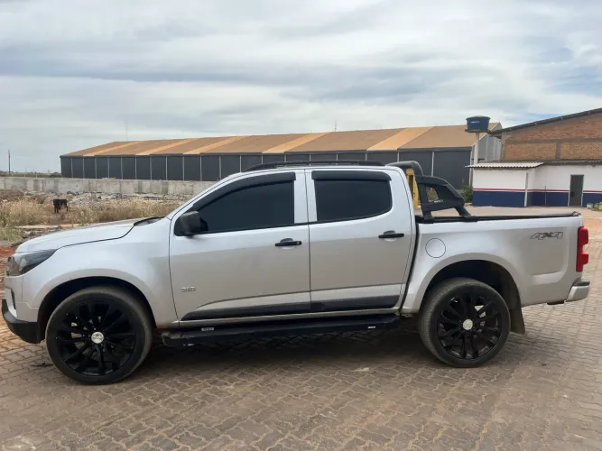 Vendo Rodas 22 e Pneus.