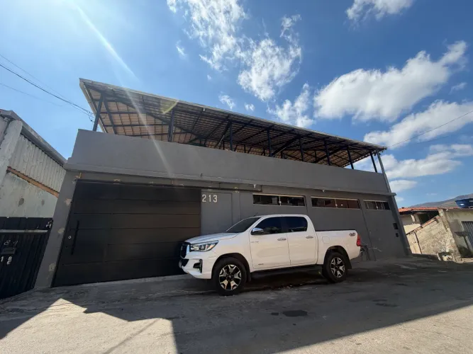 Excelente casa 3 andares com piscina