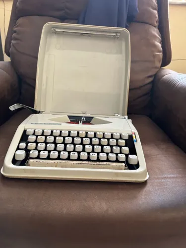 Vendo Máquina de Escrever Portátil