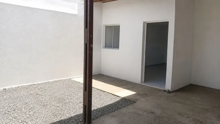 CASA PARA ALUGAR - R$ 850,00/mês