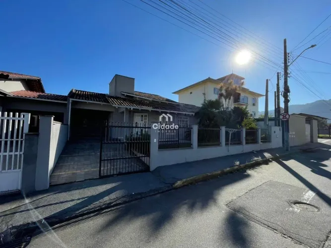 Casa para locação na Ilha da Figueira - Mobiliada, ampla e com área de lazer completa