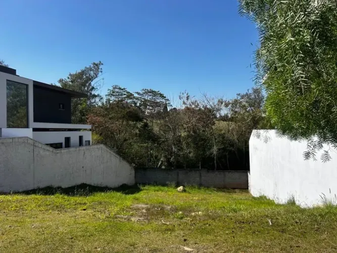 Terreno à Venda no Condomínio Reserva das Palmeiras em Valinhos