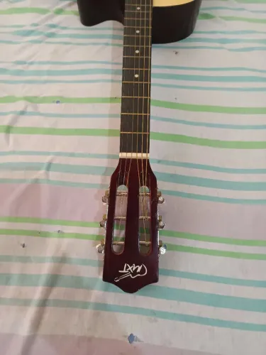 Vezes-se esse violão pois não estou usando mais