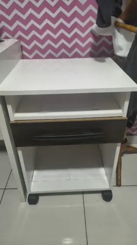 Mesa de Cabeceira com gaveta