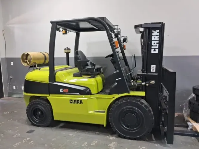EMPILHADEIRA CLARK 4.5TON