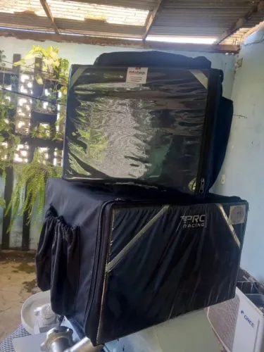 Vende-se bag de pizzas tamanho 30/35 40  pizzas tamanho média grande e família *85