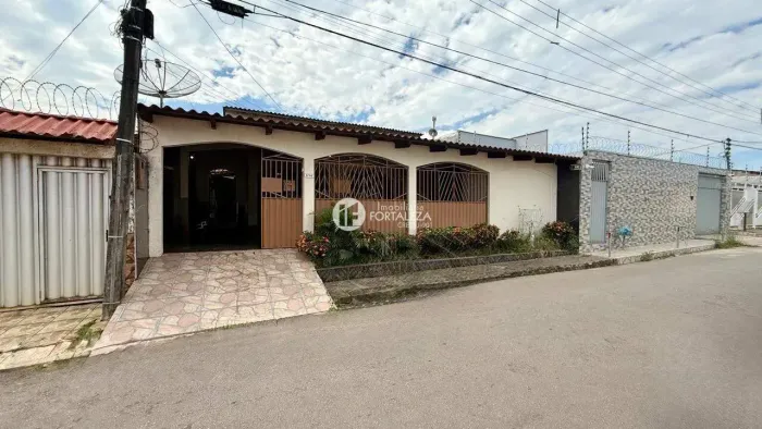 Térrea para venda possui 210 metros quadrados com 3 quartos em Conjunto Tucumã - Rio Branc
