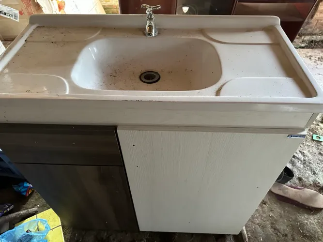 Vendo bancada de banheiro e espelho 