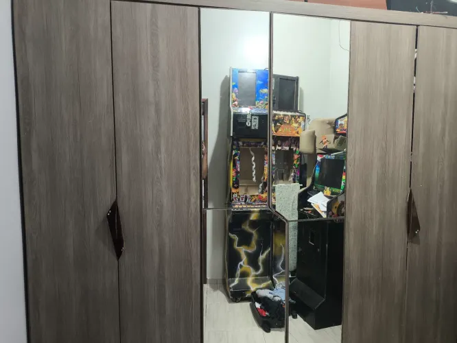 Guarda roupa de casal de 6 portas, espelhado e com gavetas 