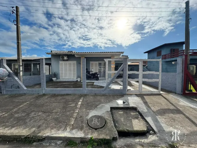 Casa com anexo em próximo ao centro em Tramandaí