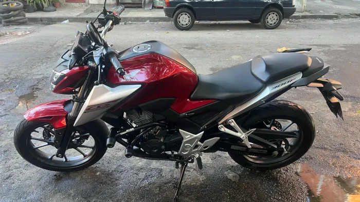 Honda CB300f muito conservada