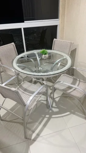 Vendo mesa 4 cadeira em alumínio