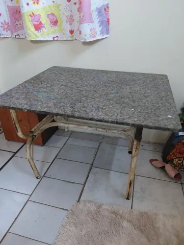 Mesa de mármore - Usada - NAO ENTREGO BUSCAR NO BAIRRO TIRADENTES