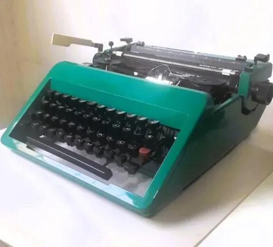 Maquina de escrever Olivetti Studio 45 Modelo Classico Portatil 