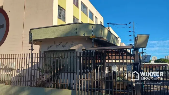 Apartamento com 3 dormitórios para alugar, 54 m² por R$ 1.700,00/mês - Vila Nova - Maringá
