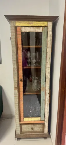 Cristaleira Rústica em Madeira com Porta de Vidro e Gaveta