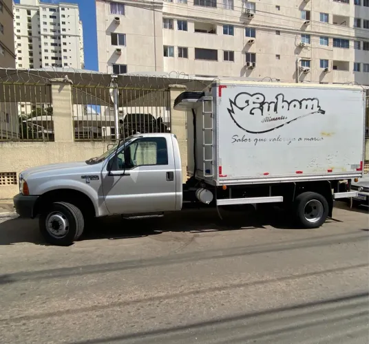 Vendo f4000 bem conservado