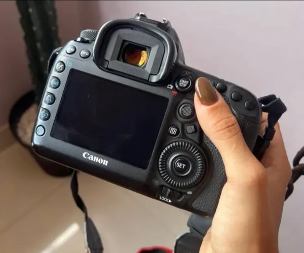 Canon 5D Mark IV